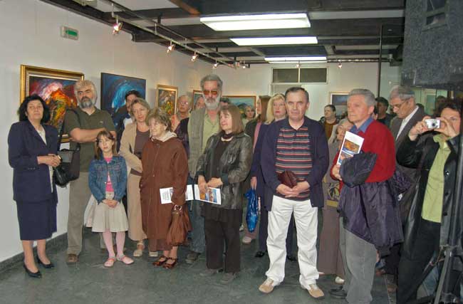 Publika na otvaranju samostalne izložbe Milivoja Novakovića - Kanjoša. Galerija "Atrijum" Biblioteke grada Beograda, 3. maj 2007.